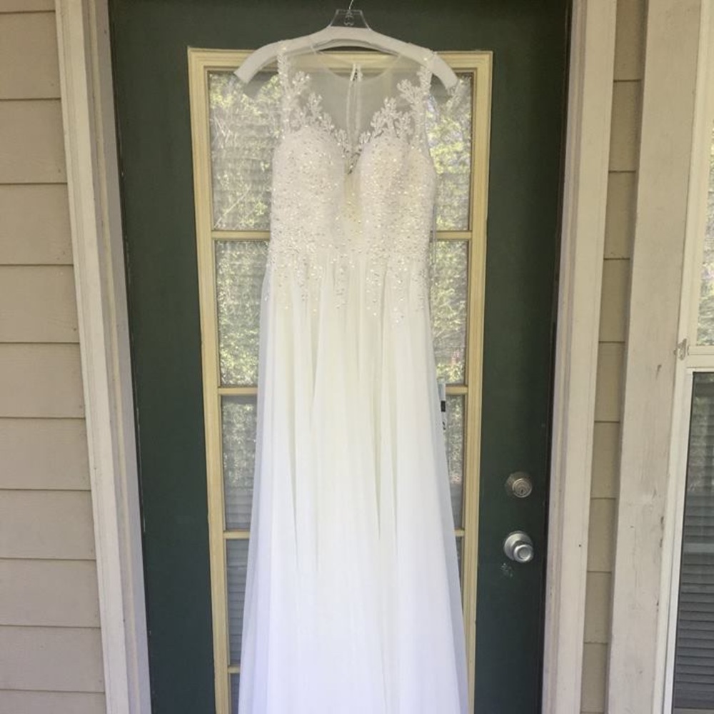 Mon Cherie Wedding Gown Size 4 TAGS ATTACHED!!
